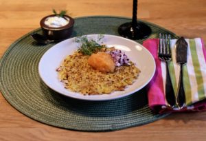 Löjrom, råraka, rödlök, crème fraiche