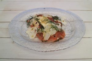 Gravad lax med blomkälsterrin & hovmästarsås
