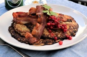Raggmunk med stekt fläsk & lingon