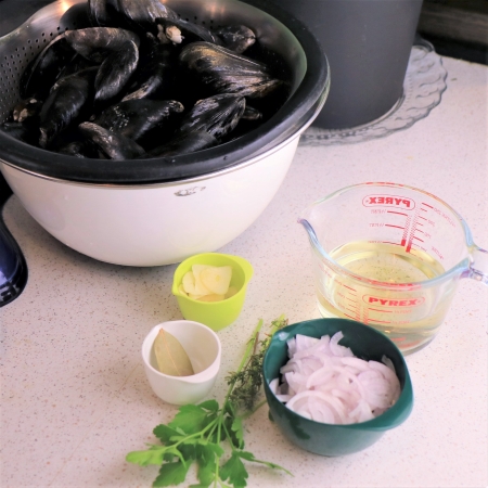Ingredients for mussel stock.