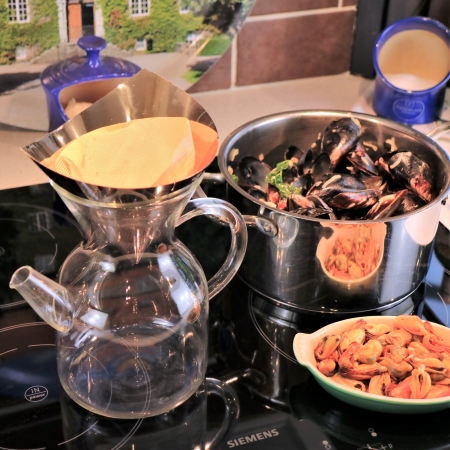 Second straining of mussels.