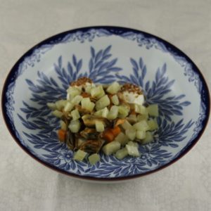 Placing the fennel on the mussels, carrots and celeriac in the bowl.
